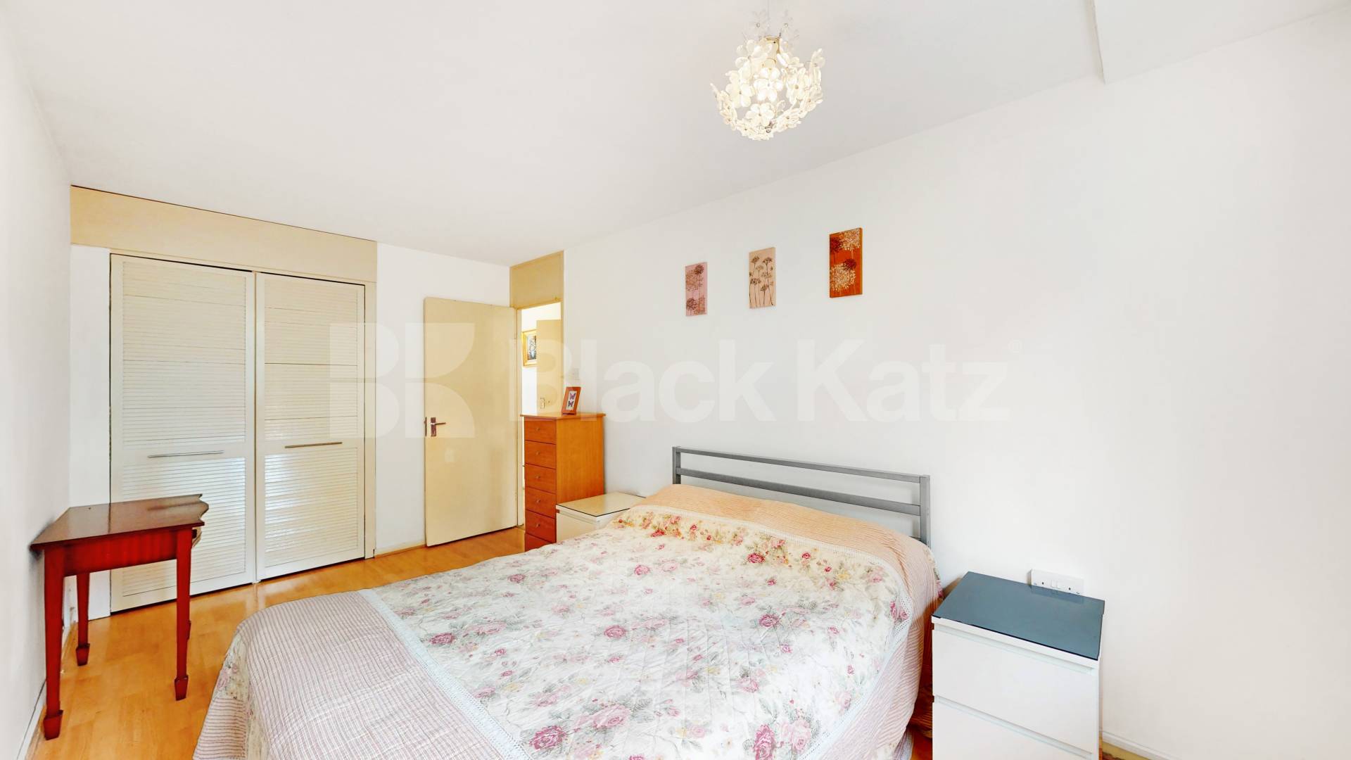Stylish 2 Bed Split-Level Garden Flat in Prime W10 Location Dowland Street, Queens Park